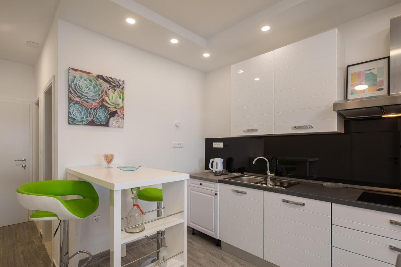Seaside Deluxe Apartment Jesenice  Bagian luar foto