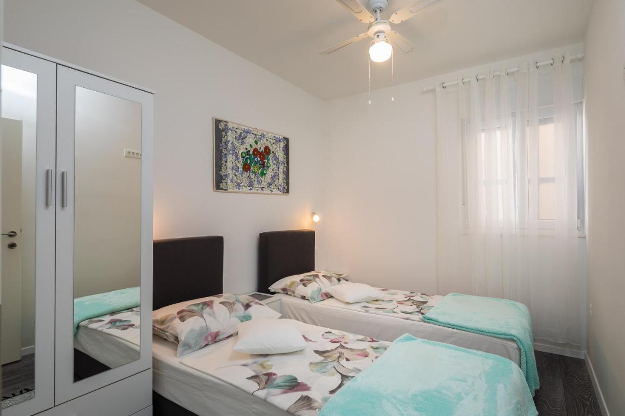 Seaside Deluxe Apartment Jesenice  Bagian luar foto