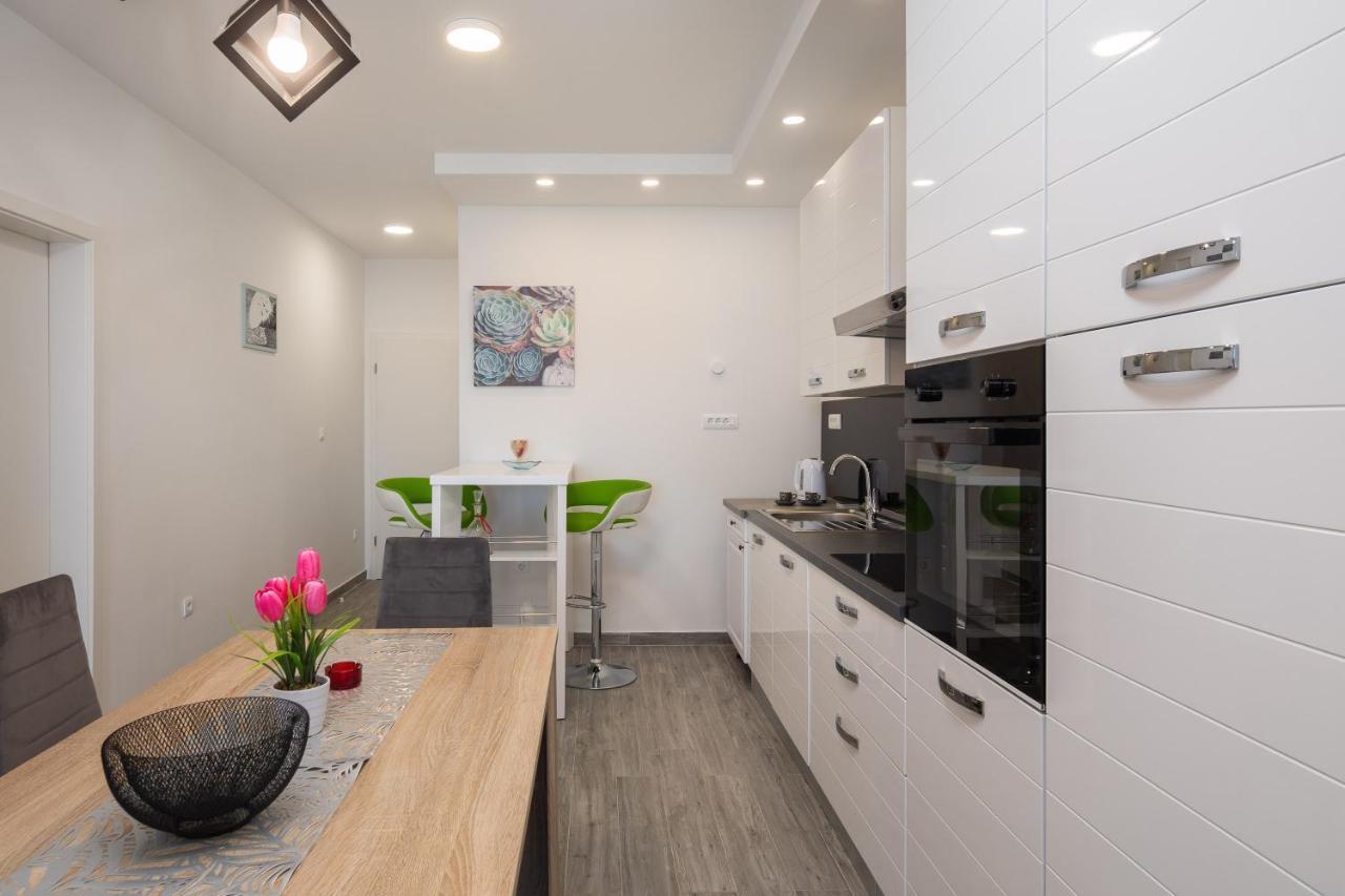 Seaside Deluxe Apartment Jesenice  Bagian luar foto